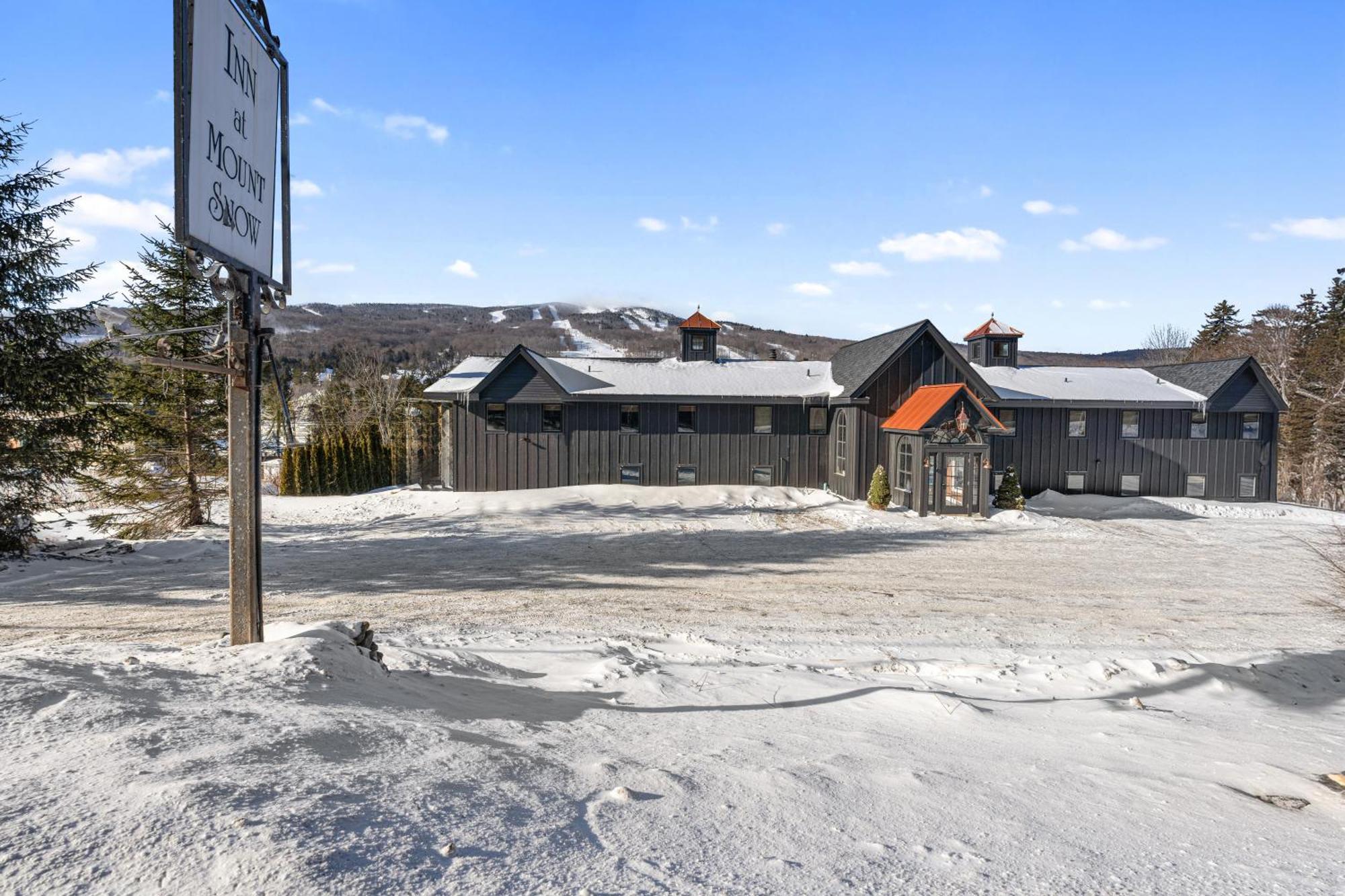 Inn At Mount Snow West Dover Exterior photo